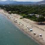 RND: Στην Ελλάδα πανηγυρίζουν για τον τουρισμό αλλά οι διακοπές είναι απρόσιτες για τους ντόπιους