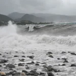 Ψέριμος: Οι 2 μαθητές του νησιού παρέλασαν με παιδιά του 11ου Δημοτικού Περιστερίου για την 28η Οκτωβρίου