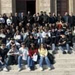 To Μουσείο Νεοελληνικής Τέχνης Δήμου Ρόδου ανακοινώνει ότι ο νυν Πρόεδρος της Καλλιτεχνικής Επιτροπής, κύριος Κώστας Πράπογλου, αναλαμβάνει πλέον τη θέση του Καλλιτεχνικού Διευθυντή